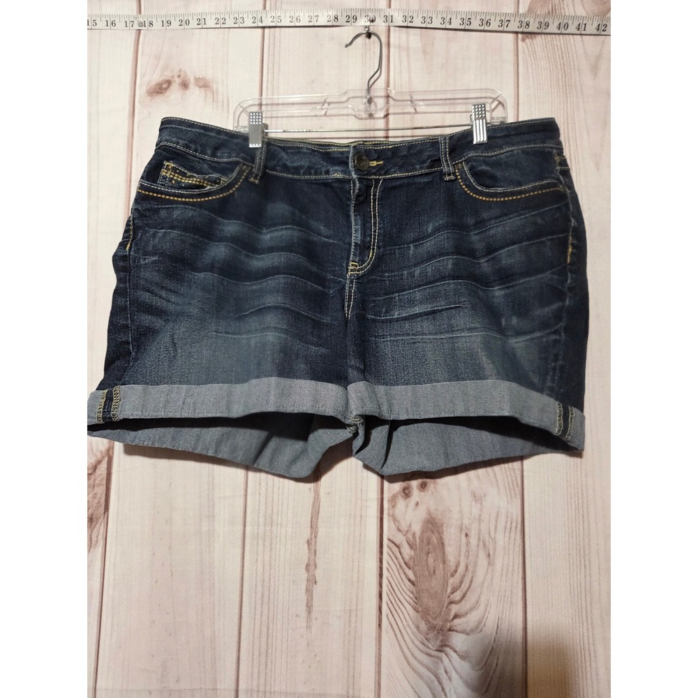 A New Approach Womens 20W Dark Wash Embellished Cuffed Denim Shorts Gold Studs